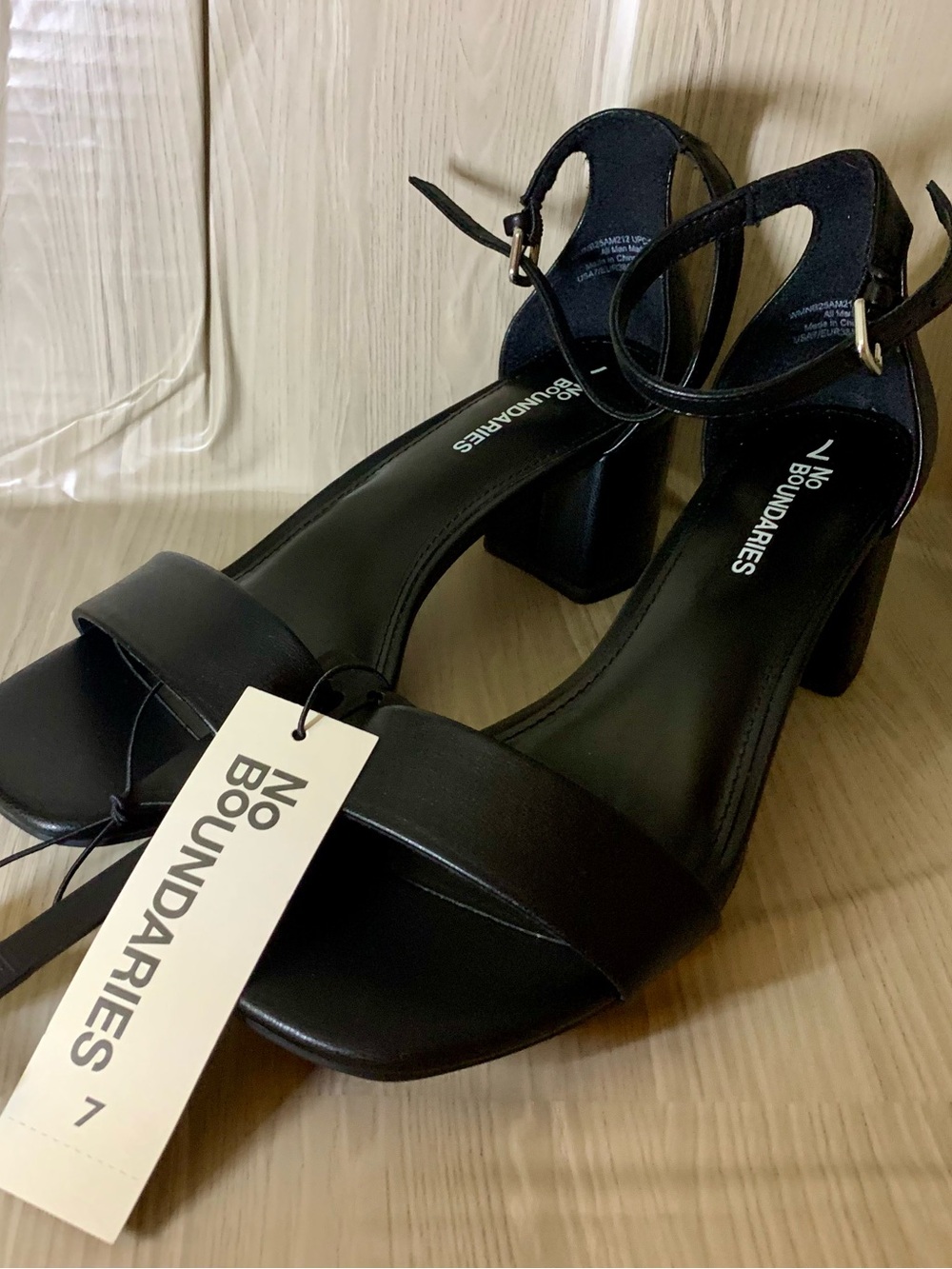 NWT No Boundaries Black Ankle Strap Block Heel Sandals Size 7